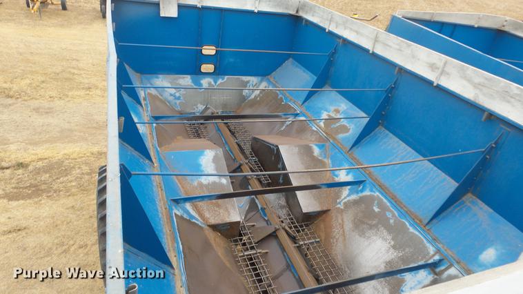 image for item DC2378 Kinze AW1040 row crop grain cart