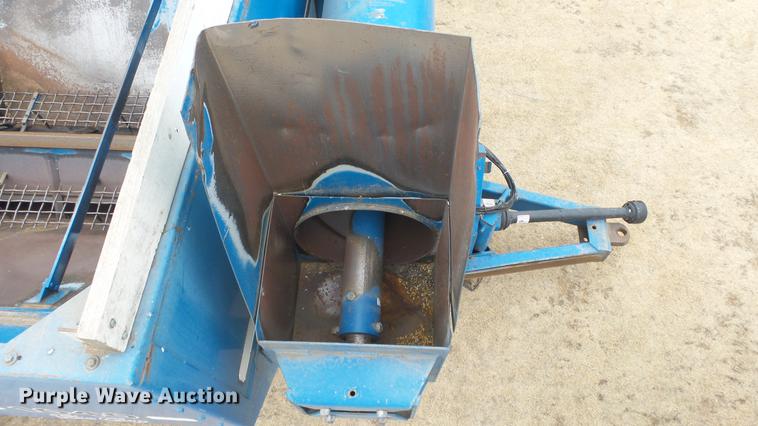 image for item DC2378 Kinze AW1040 row crop grain cart