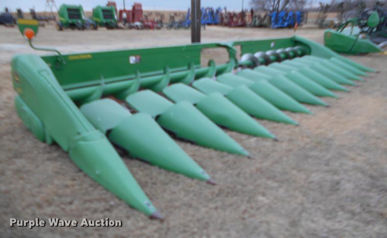 image for item DC2386 2011 John Deere 612C corn head