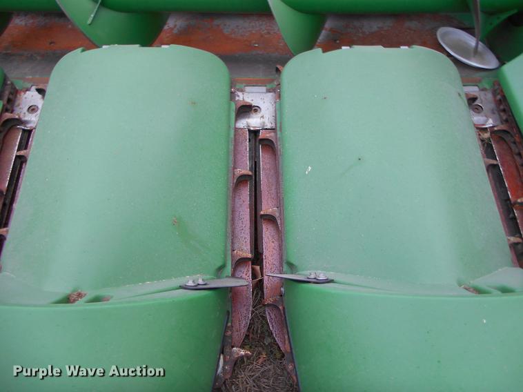 image for item DC2386 2011 John Deere 612C corn head