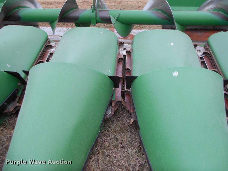 image for item DC2386 2011 John Deere 612C corn head