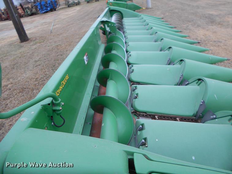 image for item DC2386 2011 John Deere 612C corn head