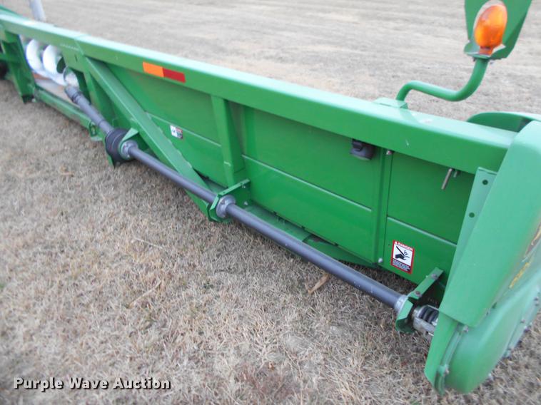 image for item DC2386 2011 John Deere 612C corn head