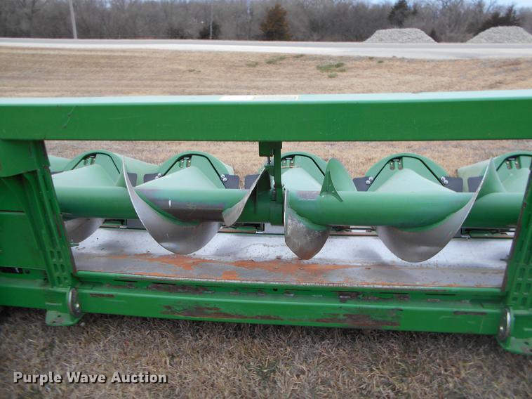 image for item DC2386 2011 John Deere 612C corn head