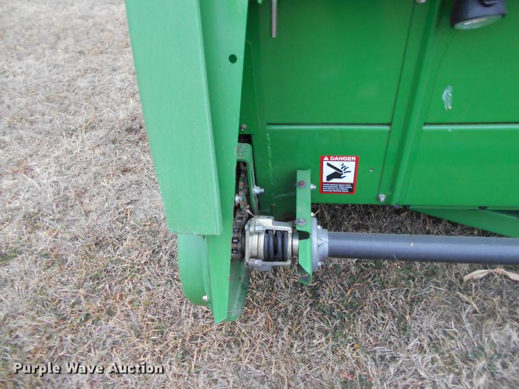 image for item DC2386 2011 John Deere 612C corn head