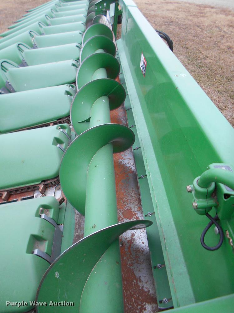image for item DC2386 2011 John Deere 612C corn head