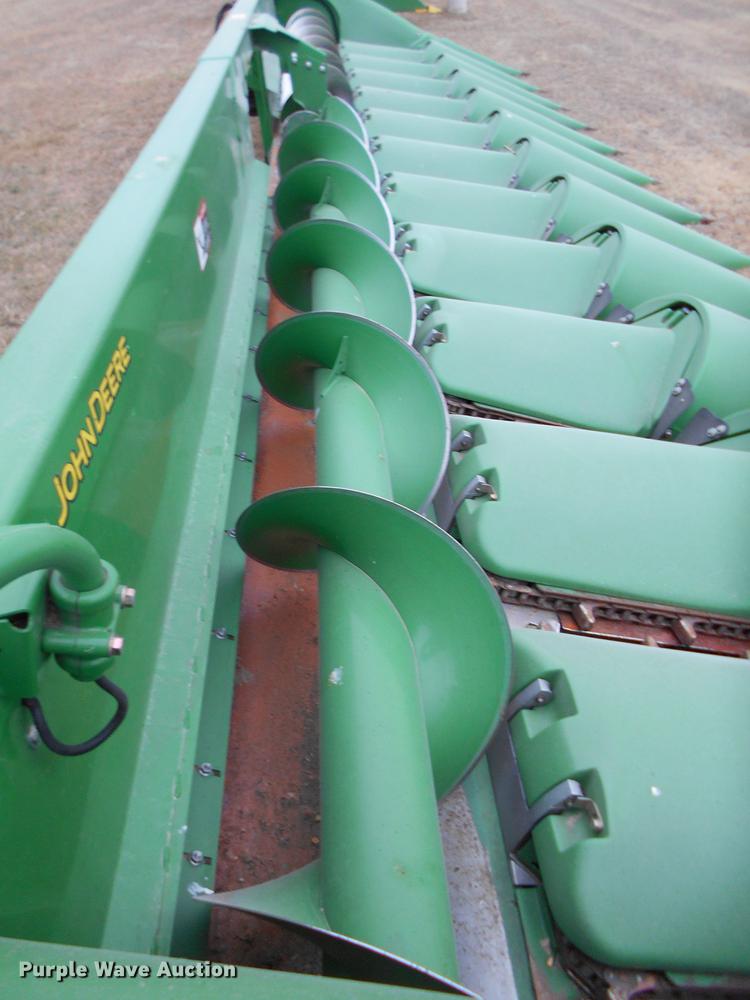 image for item DC2386 2011 John Deere 612C corn head
