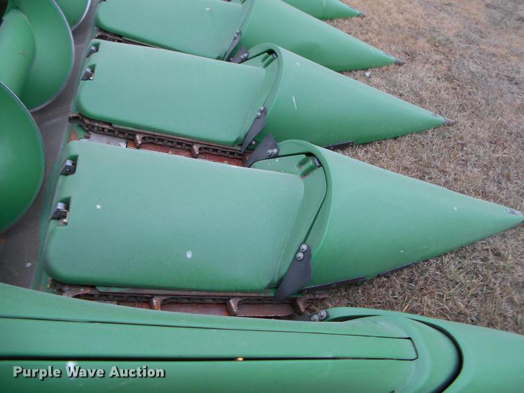image for item DC2386 2011 John Deere 612C corn head