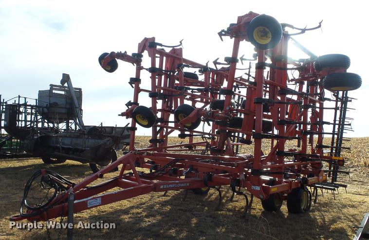 image for item DC2403 2006 Sunflower 5055-50 field cultivator