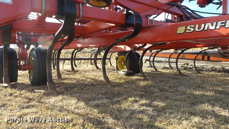 image for item DC2403 2006 Sunflower 5055-50 field cultivator