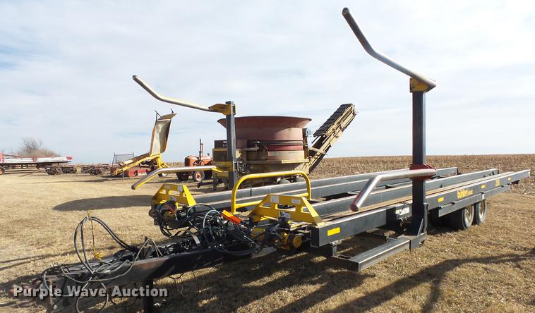 image for item DC2408 2008 Buhler BM2500 bale carrier