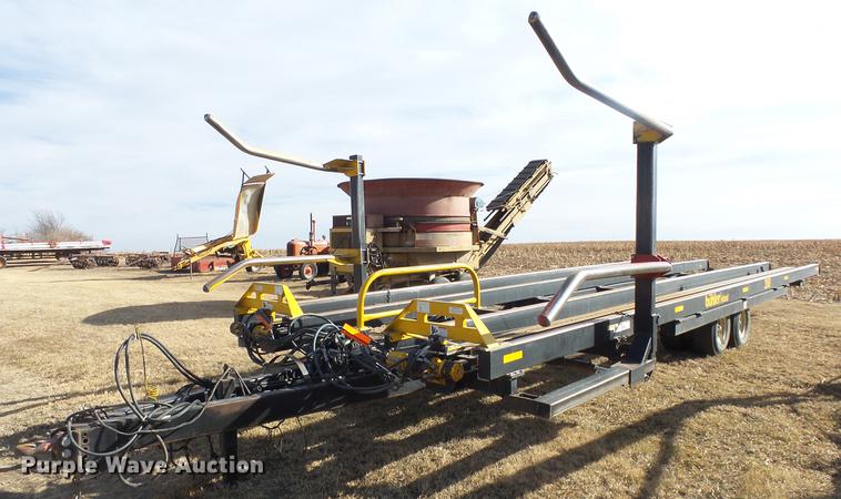 image for item DC2408 2008 Buhler BM2500 bale carrier
