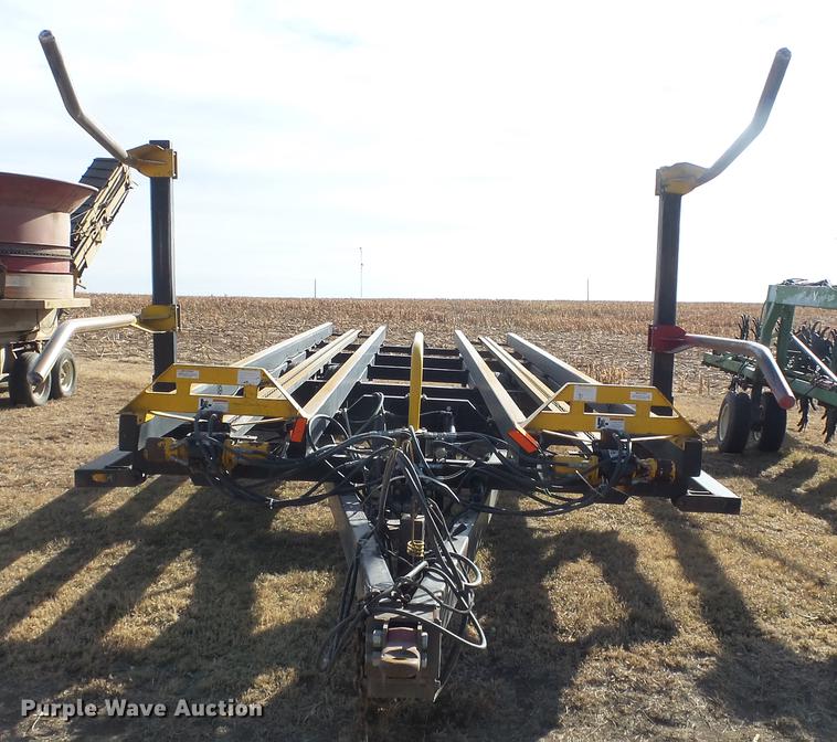 image for item DC2408 2008 Buhler BM2500 bale carrier