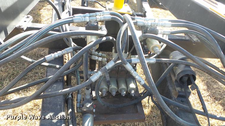 image for item DC2408 2008 Buhler BM2500 bale carrier