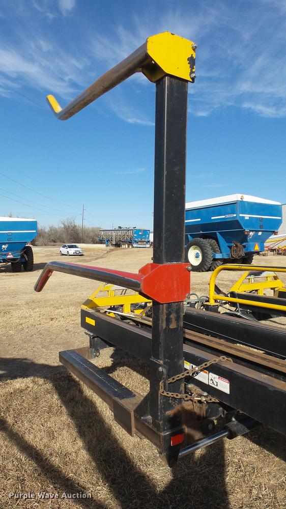 image for item DC2408 2008 Buhler BM2500 bale carrier