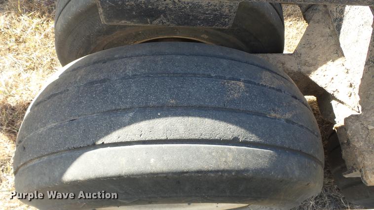 image for item DC2408 2008 Buhler BM2500 bale carrier