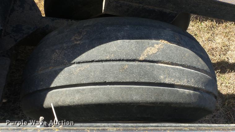 image for item DC2408 2008 Buhler BM2500 bale carrier