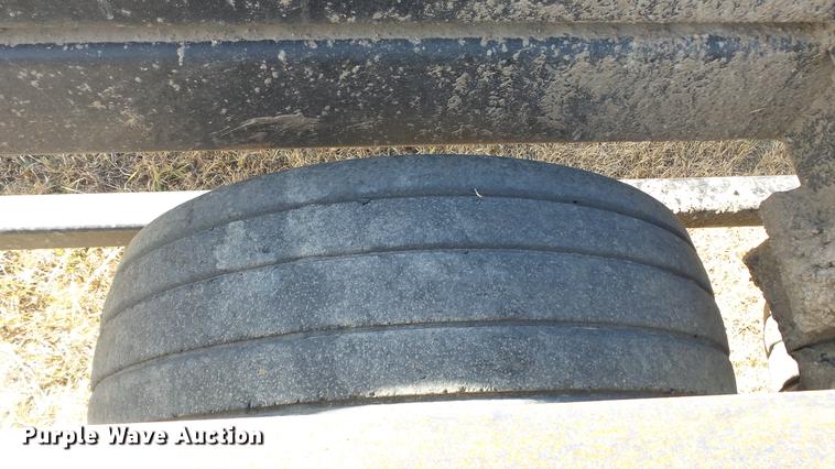 image for item DC2408 2008 Buhler BM2500 bale carrier