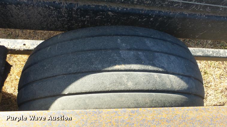 image for item DC2408 2008 Buhler BM2500 bale carrier