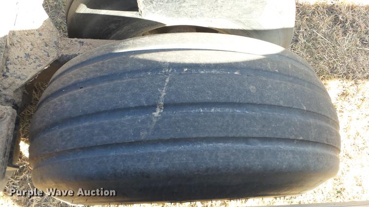 image for item DC2408 2008 Buhler BM2500 bale carrier