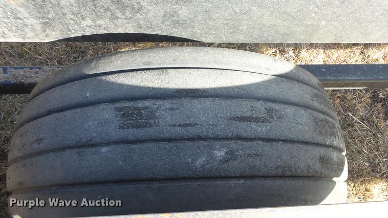 image for item DC2408 2008 Buhler BM2500 bale carrier