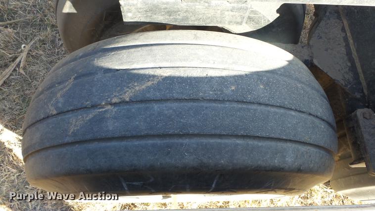 image for item DC2408 2008 Buhler BM2500 bale carrier