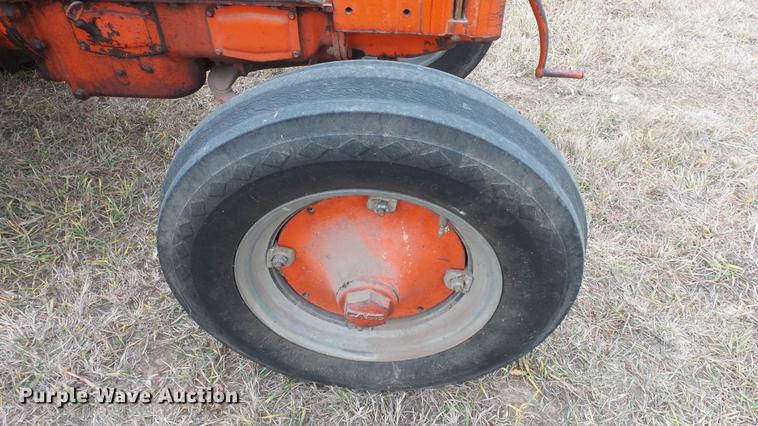 image for item DC2410 Case D tractor