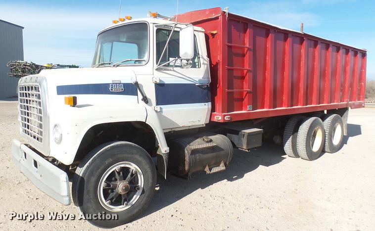 image for item DC2422 1982 Ford LNT8000 grain truck