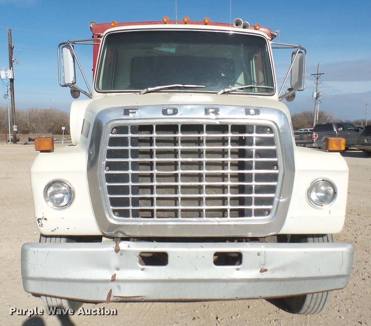 image for item DC2422 1982 Ford LNT8000 grain truck