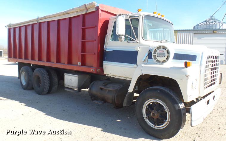 image for item DC2422 1982 Ford LNT8000 grain truck