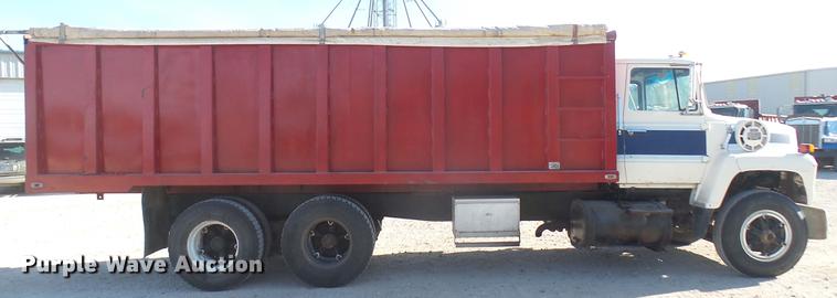 image for item DC2422 1982 Ford LNT8000 grain truck