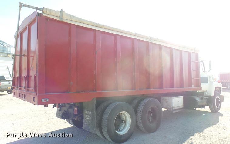 image for item DC2422 1982 Ford LNT8000 grain truck