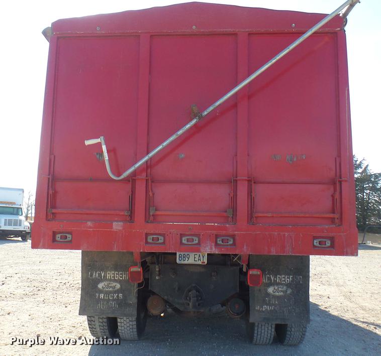 image for item DC2422 1982 Ford LNT8000 grain truck