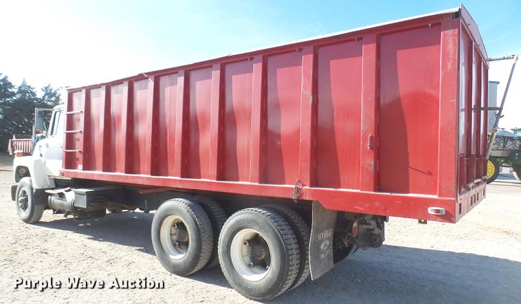 image for item DC2422 1982 Ford LNT8000 grain truck