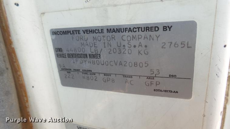 image for item DC2422 1982 Ford LNT8000 grain truck