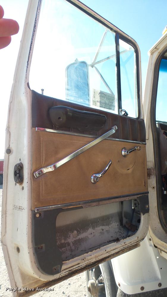 image for item DC2422 1982 Ford LNT8000 grain truck