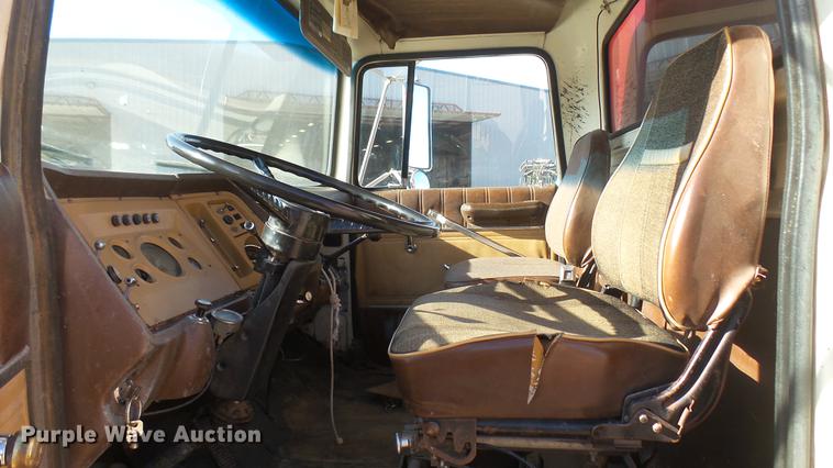 image for item DC2422 1982 Ford LNT8000 grain truck