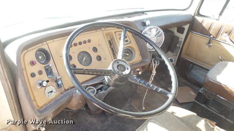 image for item DC2422 1982 Ford LNT8000 grain truck
