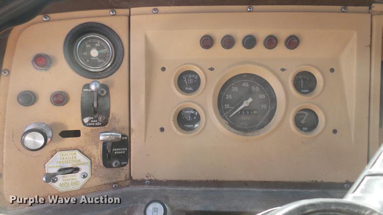 image for item DC2422 1982 Ford LNT8000 grain truck