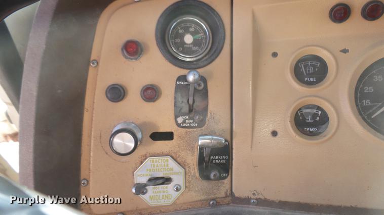 image for item DC2422 1982 Ford LNT8000 grain truck