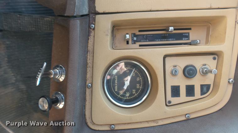 image for item DC2422 1982 Ford LNT8000 grain truck