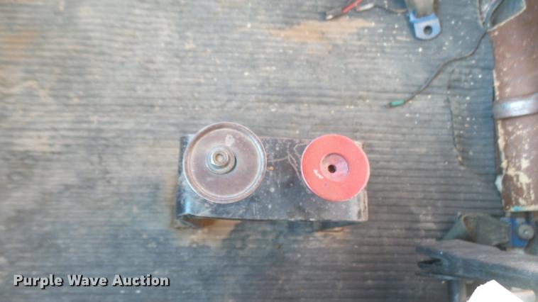 image for item DC2422 1982 Ford LNT8000 grain truck