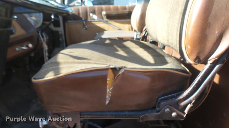 image for item DC2422 1982 Ford LNT8000 grain truck