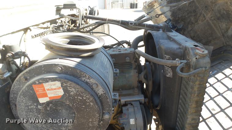 image for item DC2422 1982 Ford LNT8000 grain truck