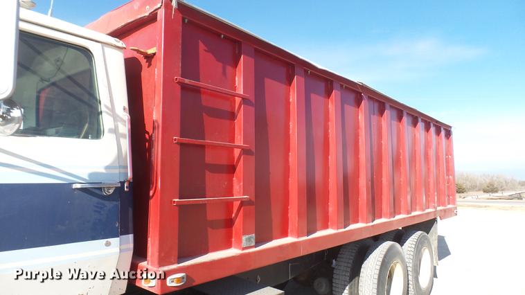 image for item DC2422 1982 Ford LNT8000 grain truck
