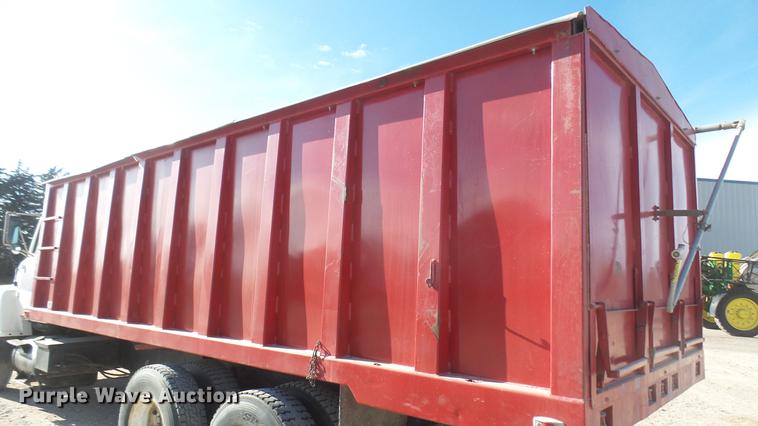 image for item DC2422 1982 Ford LNT8000 grain truck