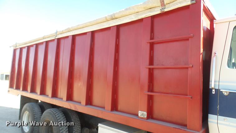 image for item DC2422 1982 Ford LNT8000 grain truck