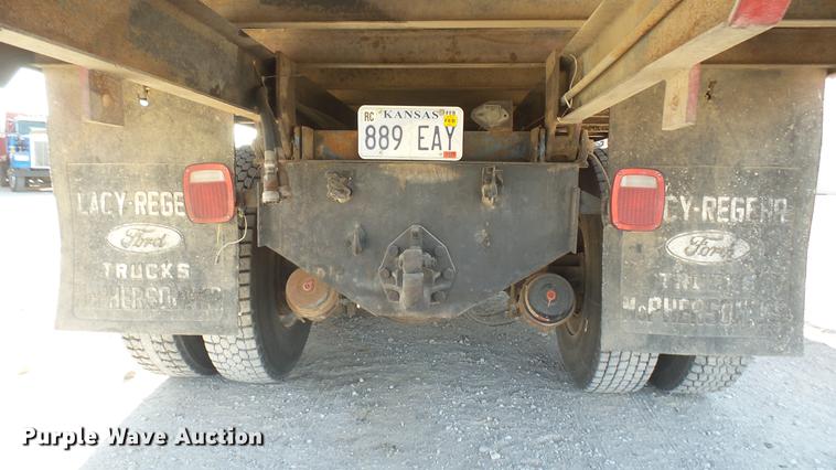 image for item DC2422 1982 Ford LNT8000 grain truck