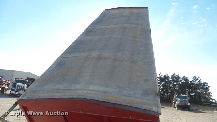 image for item DC2422 1982 Ford LNT8000 grain truck