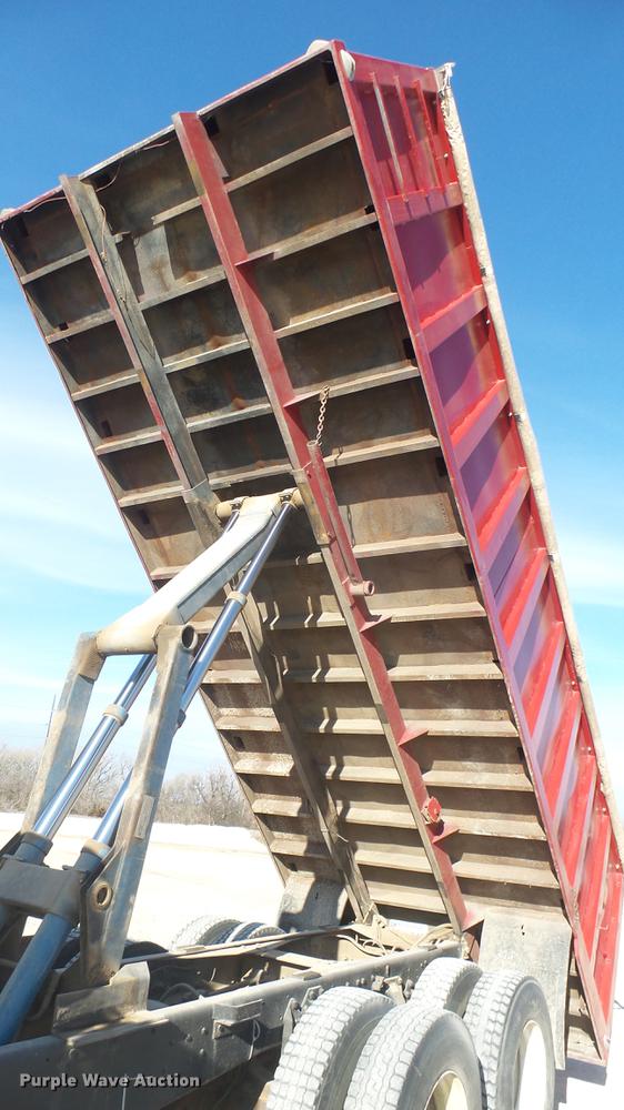 image for item DC2422 1982 Ford LNT8000 grain truck